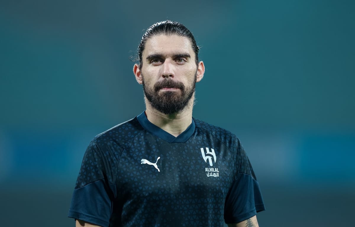 نيفيز يختار البقاء مع الهلال السعودي