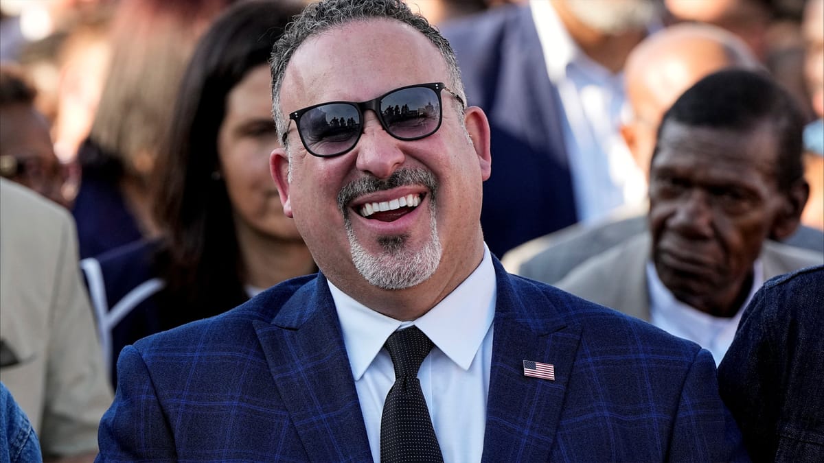 "الناجي المعيّن".. غاب عن خطاب بايدن ليخلفه