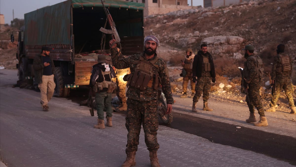 الفصائل المسلحة تستولي على منازل "ضباط الأسد"