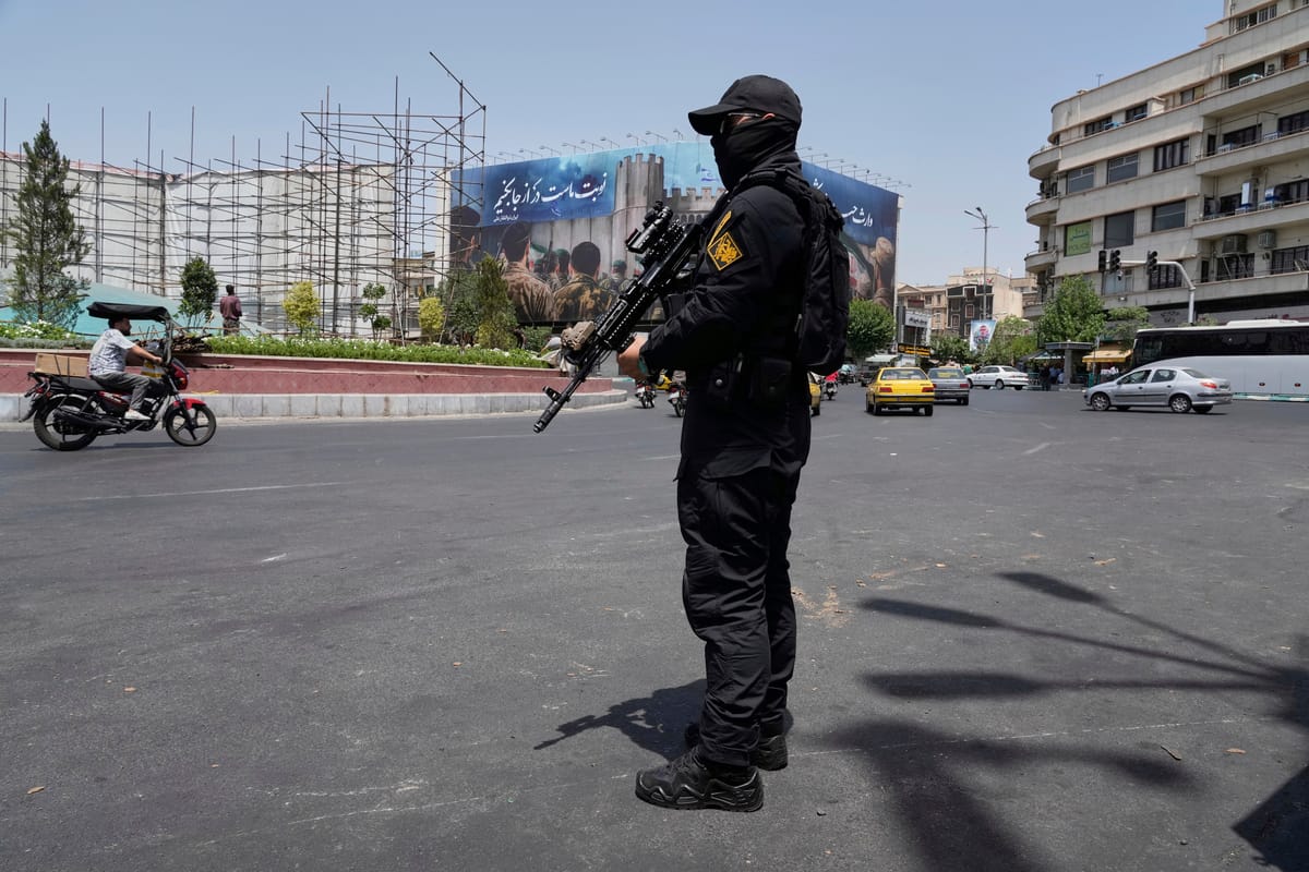 أحرق صورة خامئني فوُجد جثة.. تفاصيل جديدة عن "الوفاة الغامضة"