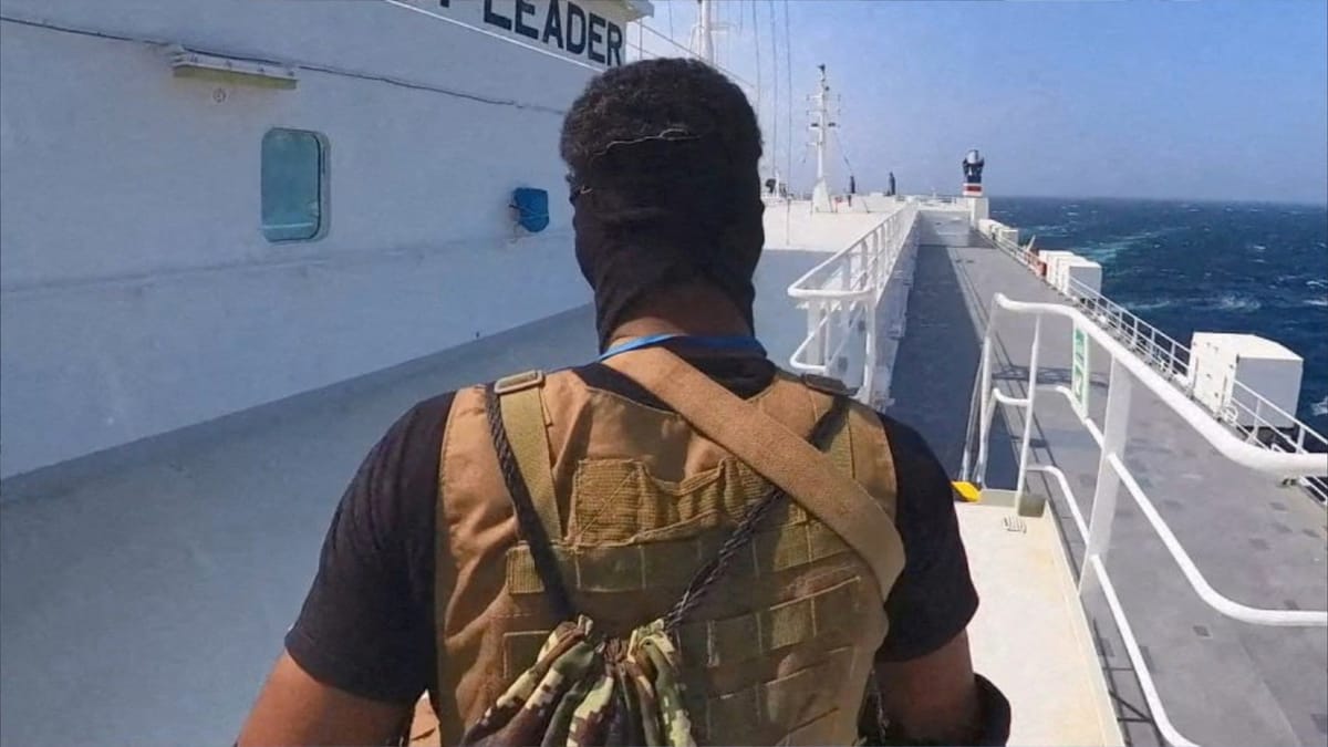جماعة الحوثي تتهم أميركا بإطلاق صاروخ قرب سفينة