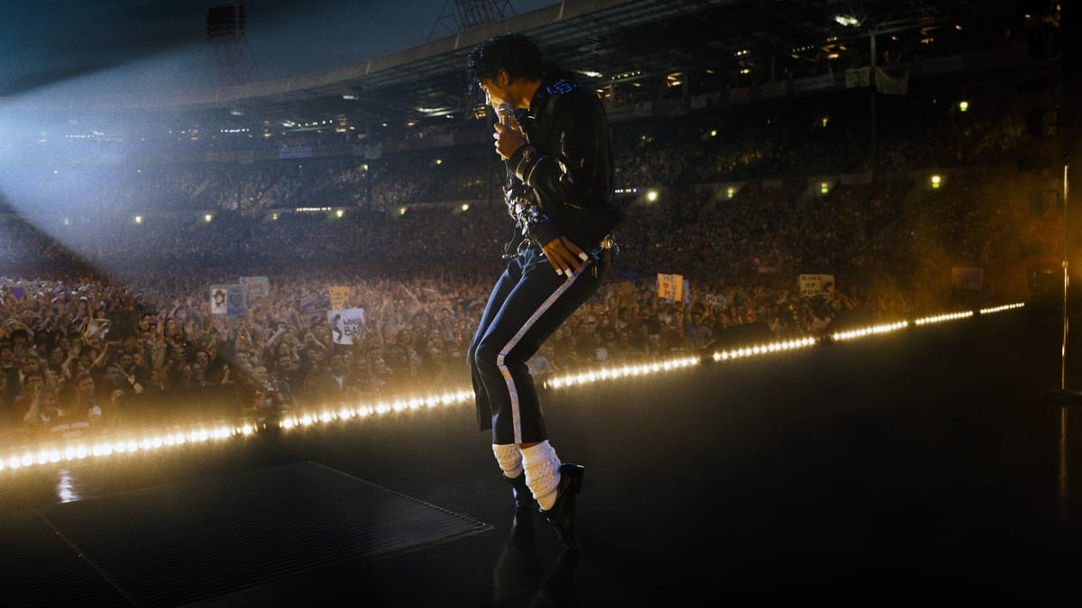 "ملك البوب" يعود لتحطيم الأرقام.. Michael يكتسح السينما رغم الجدل