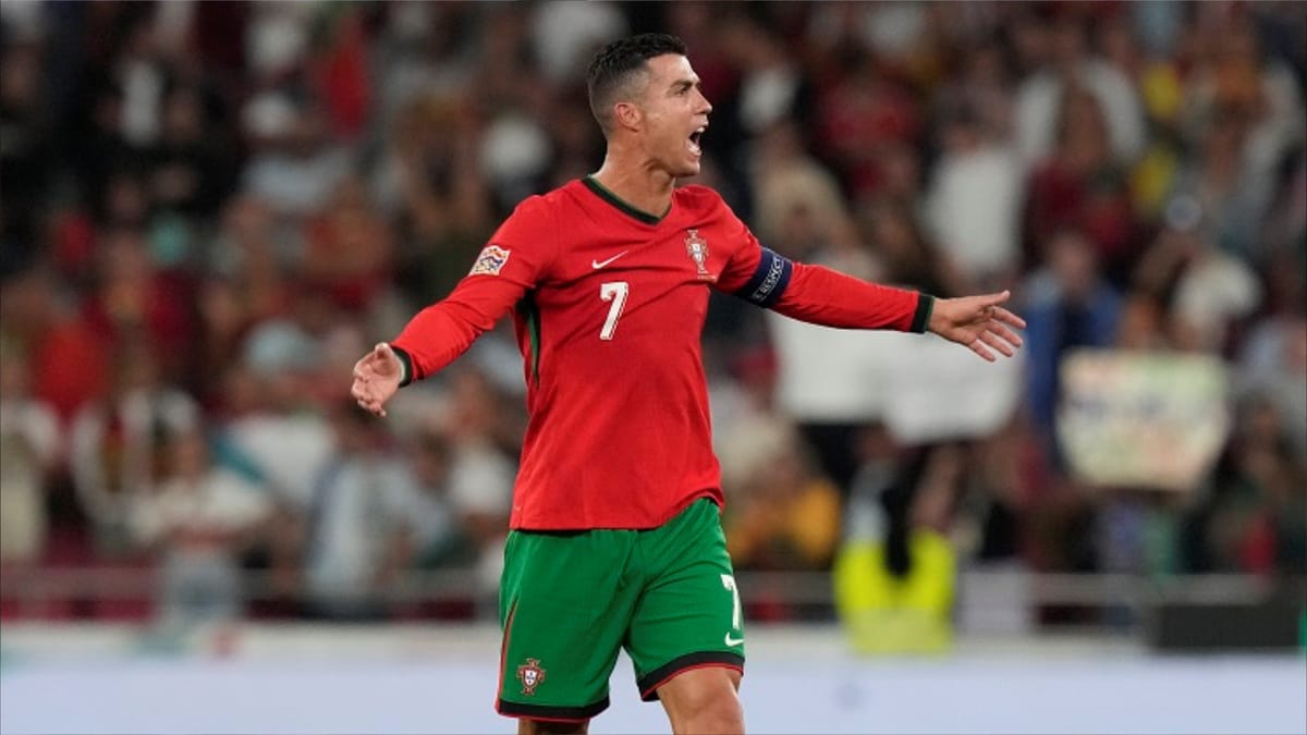 الأول تاريخيا.. رونالدو على أعتاب المليار
