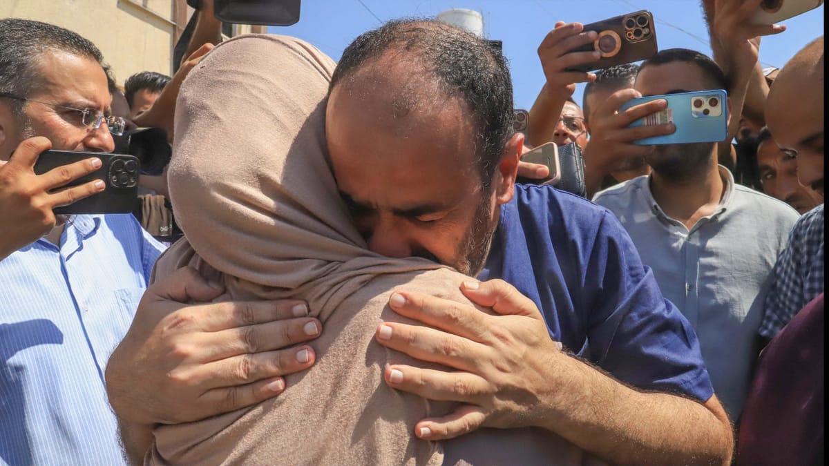 إطلاق سراح "مدير الشفاء" يحرج إسرائيل.. من اتخذ القرار؟