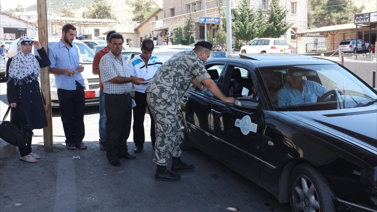 رحلة "خطرة" بين لبنان وسوريا.. "وشاية أمنية" قد تنهي حياتك