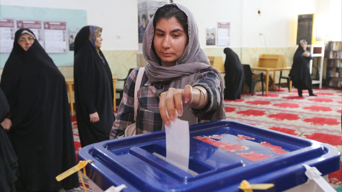 الانتخابات الإيرانية.. إعادة تنافسية أم "مسرحية"؟