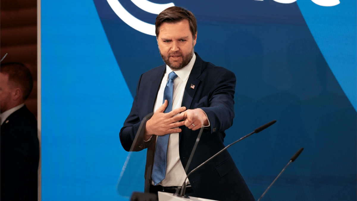 نائب ترامب يُغضب أوروبا بانتقاد ديمقراطيتها