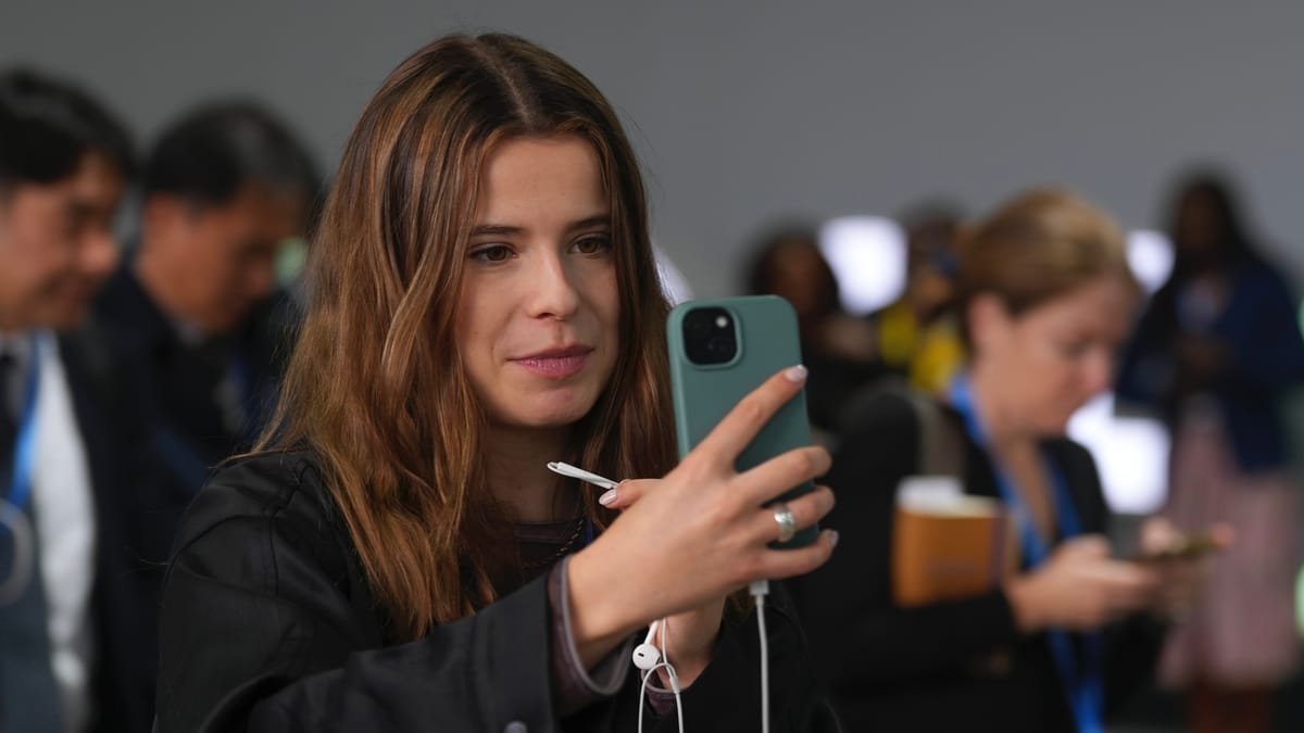 آيفون وأشقاؤه ينجون.. ترامب يعفي "التكنولوجيا" من رسومه