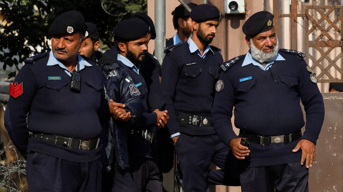 مقتل 24 شخصا في هجوم على مركز شرطة بباكستان