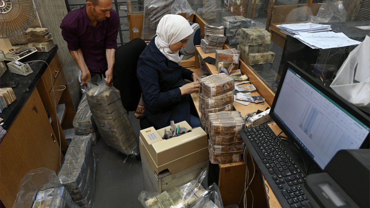 بين الأمل والاستثمار.. ما الذي تعنيه عودة "سويفت" للسوريين؟