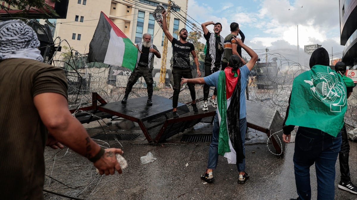 السعودية تدعو رعاياها "مغادرة لبنان فورا"