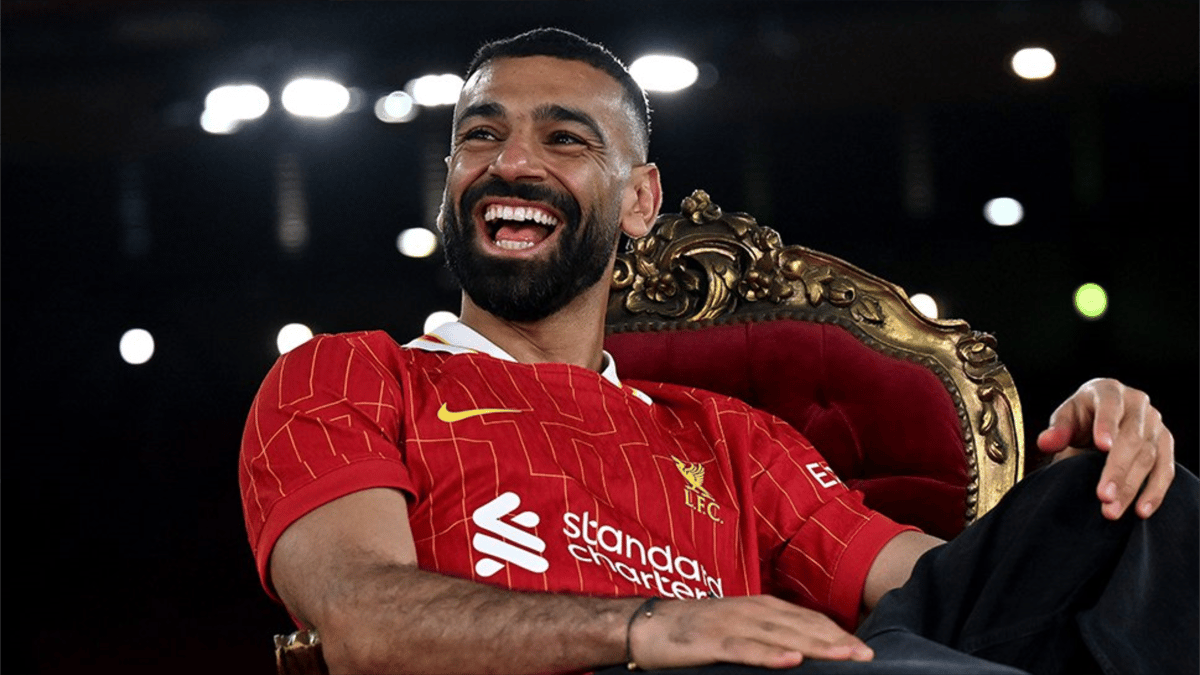 ساعة محمد صلاح تبهر ميسي