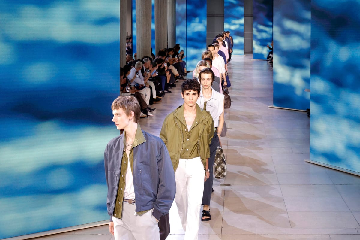 ألوان هادئة تهيمن على عرض Hermes الرجالي