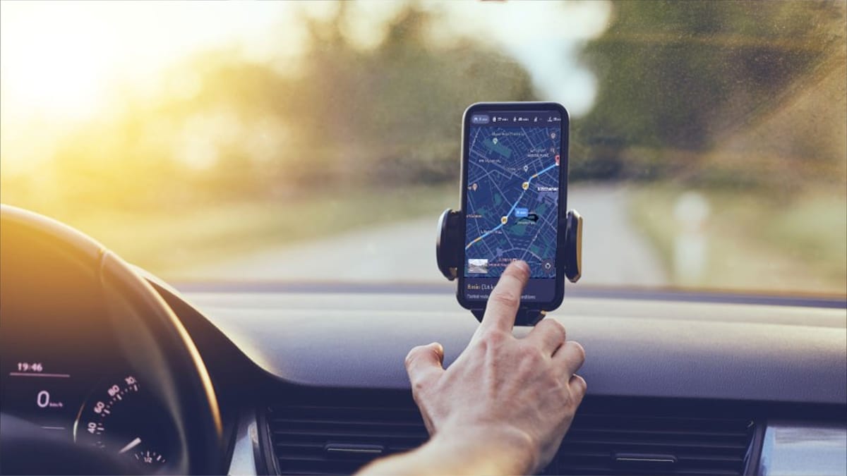 كيف أستفيد من AI في Google Maps و Waze؟
