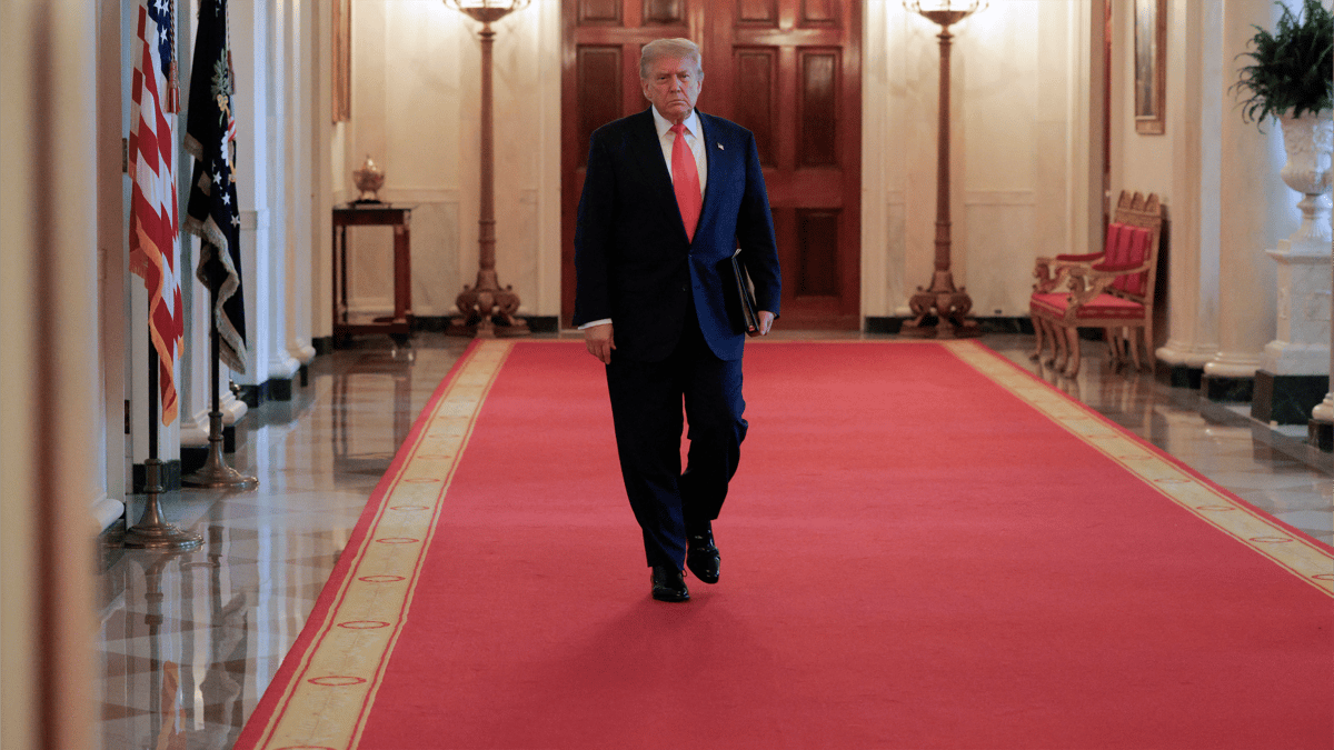 ترامب يُعدّ أوامر لتعزيز الذكاء الاصطناعي بوجه الصين