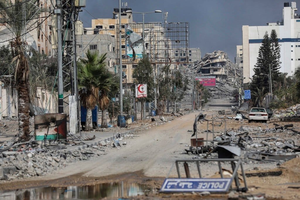 إسرائيل تقصف محيط الشفاء وتطلب إخلاء مستشفى القدس فورا
