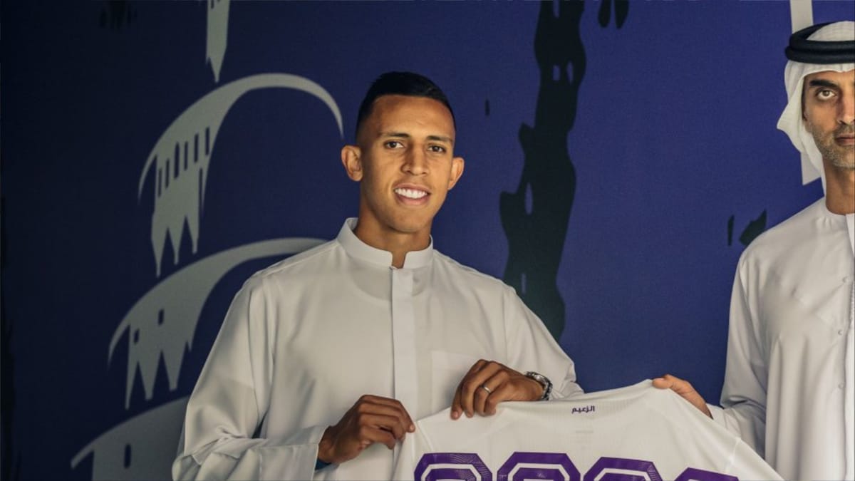 سفيان رحيمي.. فارس "نصف الكوكب" ينهي جدل الميركاتو