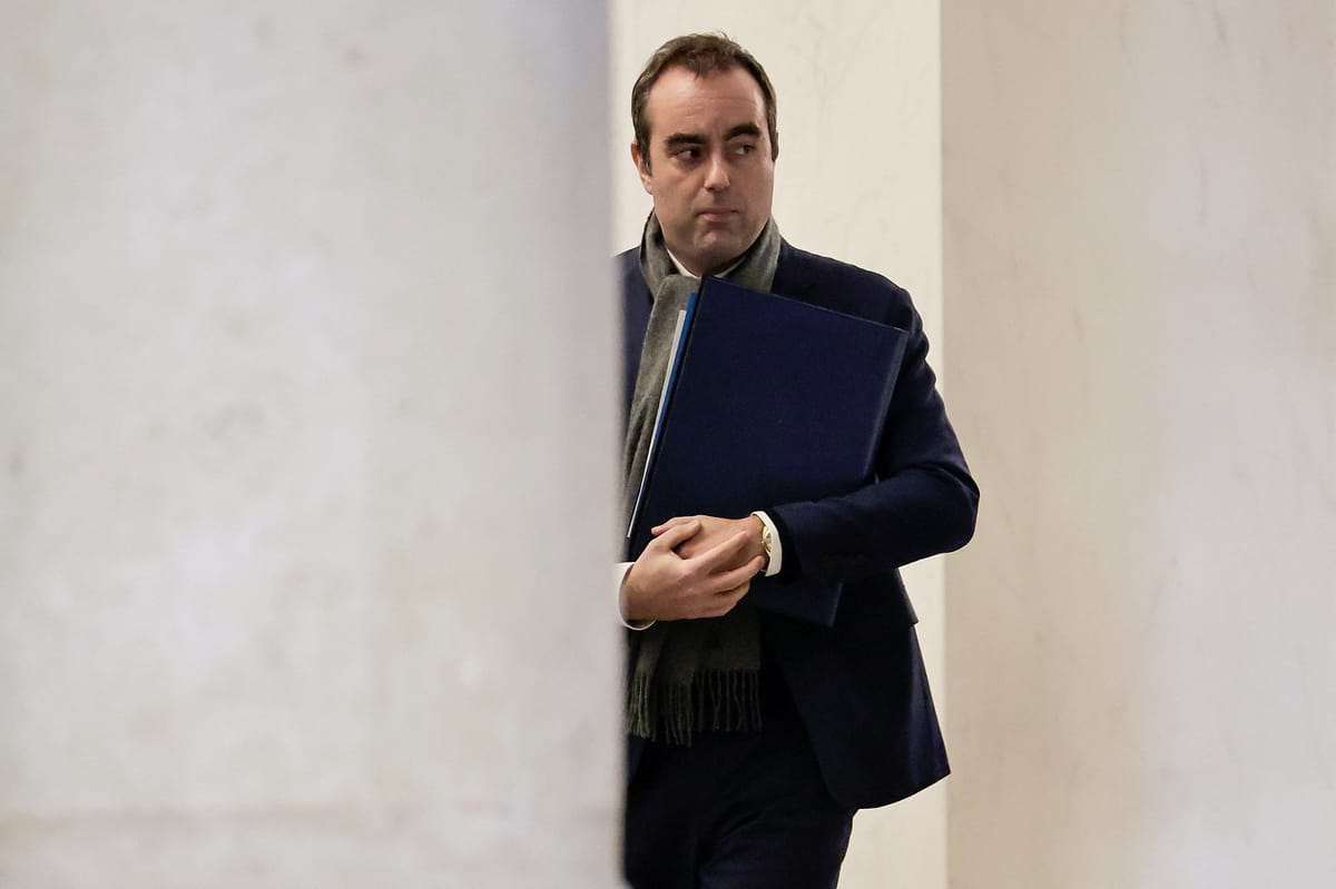 باريس على خطى واشنطن.. سباق مع الزمن لتجنب إغلاق حكومي