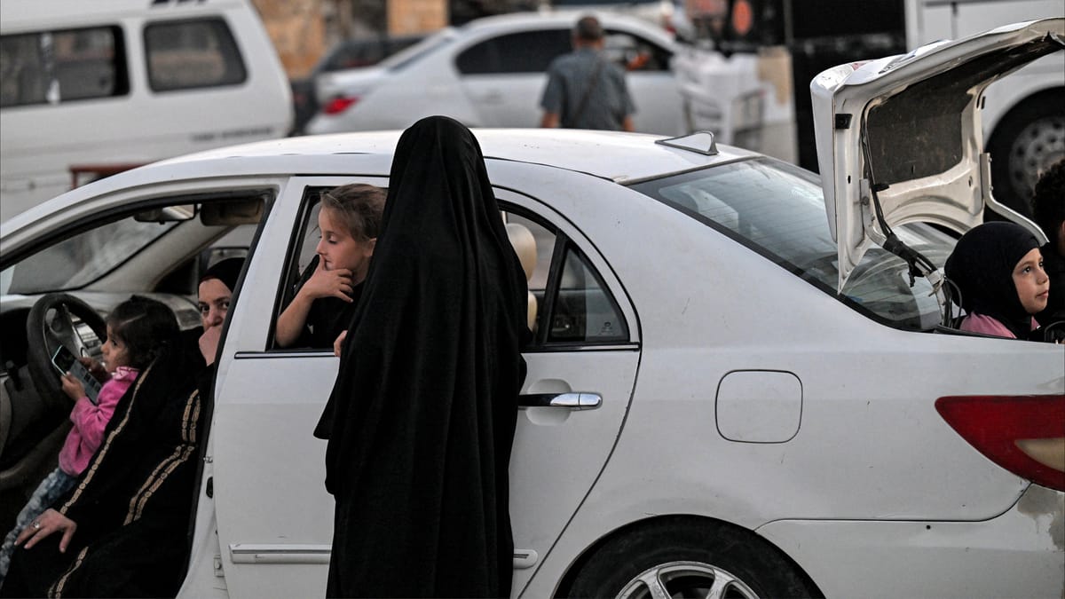"حزب الله" يشكل فرقة لإدارة النزوح من لبنان إلى سوريا