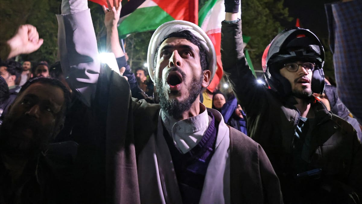 إيران تلاحق صحيفة محلية بسبب "انتقاد الضربة"