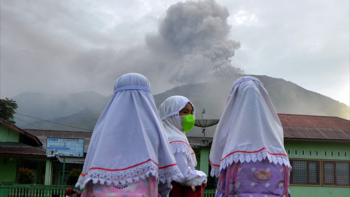 13 قتيلا في ثوران بركان إندونيسيا