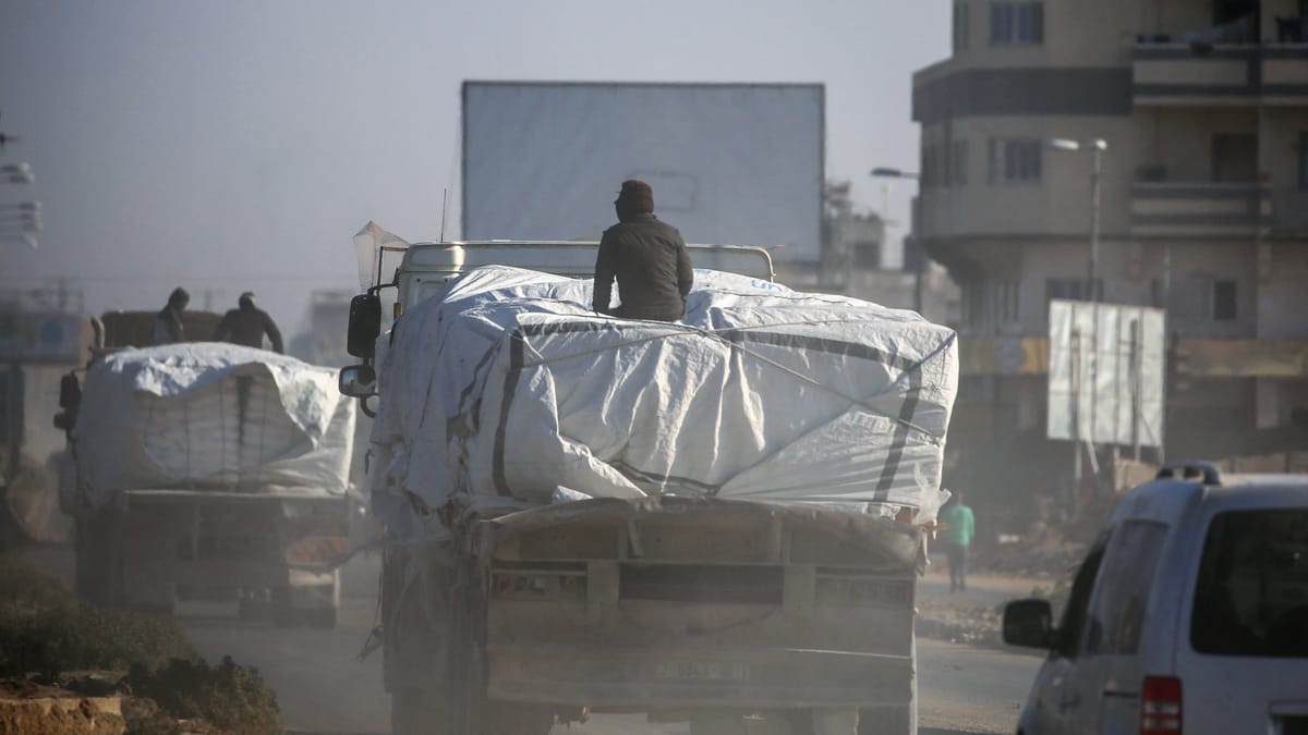 غطاء إسرائيلي ينهب مساعدات غزة بـ"كلاشينكوف و4 آلاف دولار"