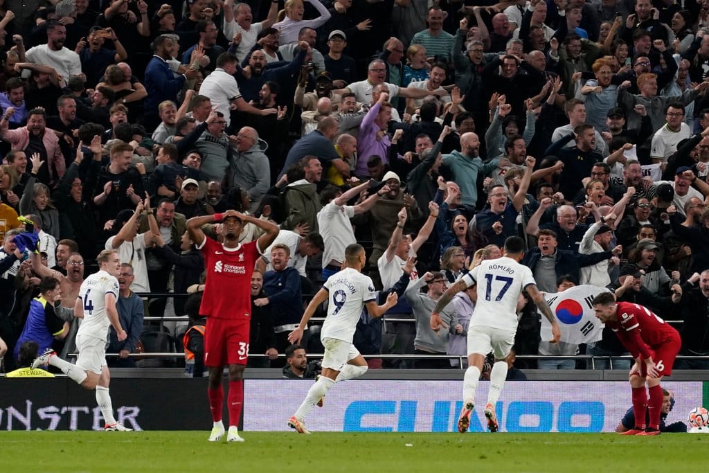 ليفربول يسقط بنيران صديقة