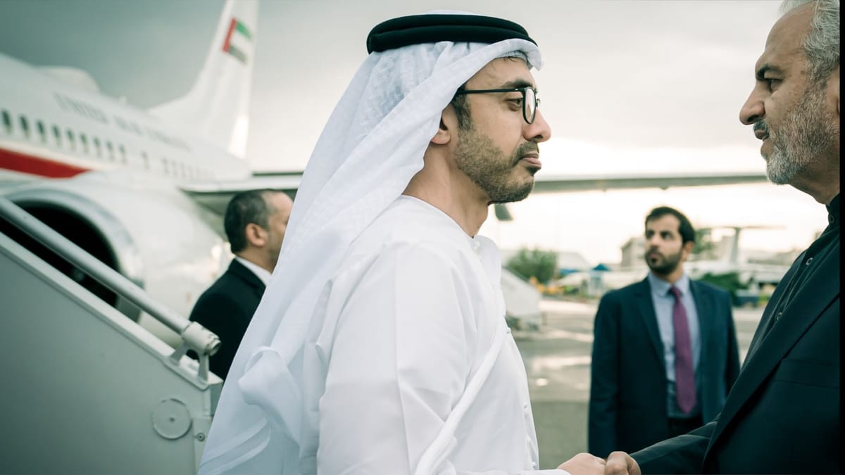 وزير خارجية الإمارات يشارك في مراسم عزاء رئيسي