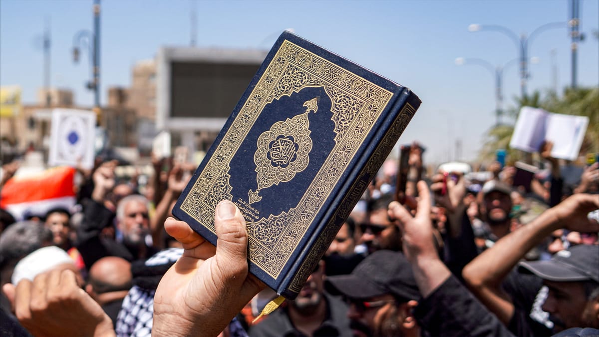 السويد تطرد عراقيا أحرق نسخة من المصحف