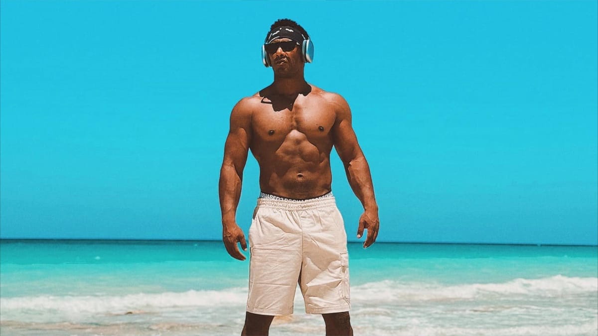 محمد رمضان يشارك في عرض كراون جول 2024