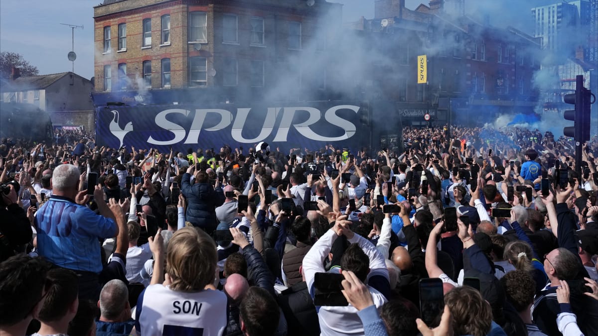 "المدرب القديم" يدعم توتنهام لتجنب الهبوط