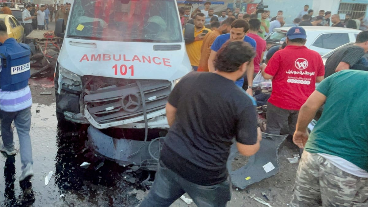 قصف مدرسة ومستشفى.. ماذا حدث في غزة ليلا؟