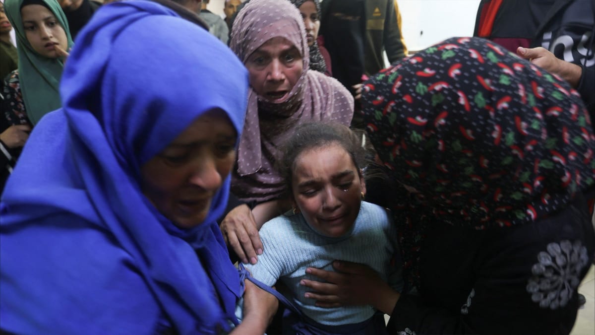 صورة تحلل جثث 4 أطفال خدج تلاحق ممرضا غزاويا