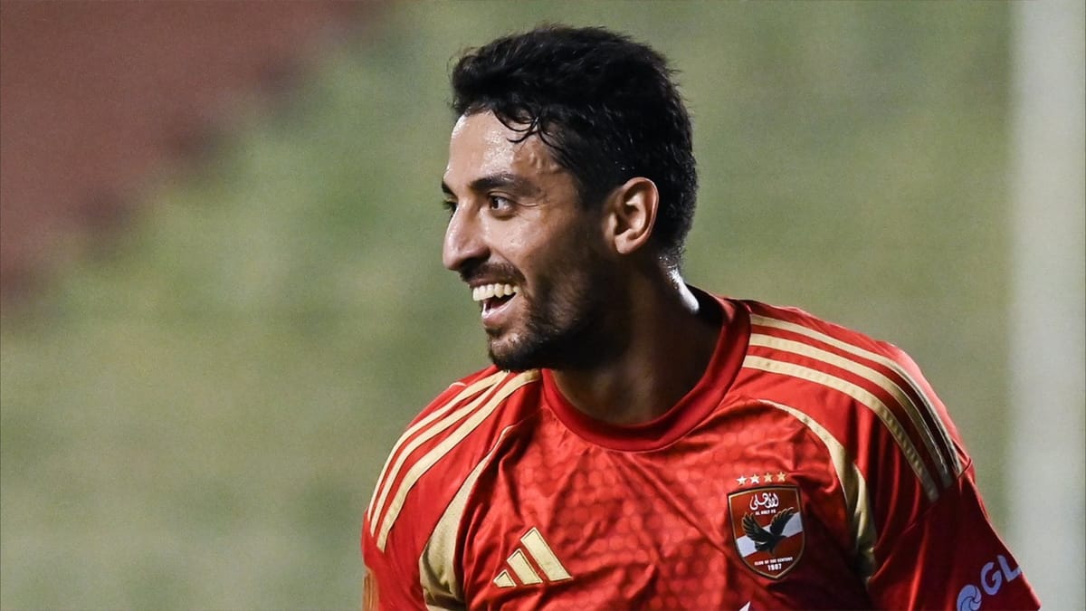 "مسيو طاهر".. من منبوذ إلى فتى الأهلي المدلل