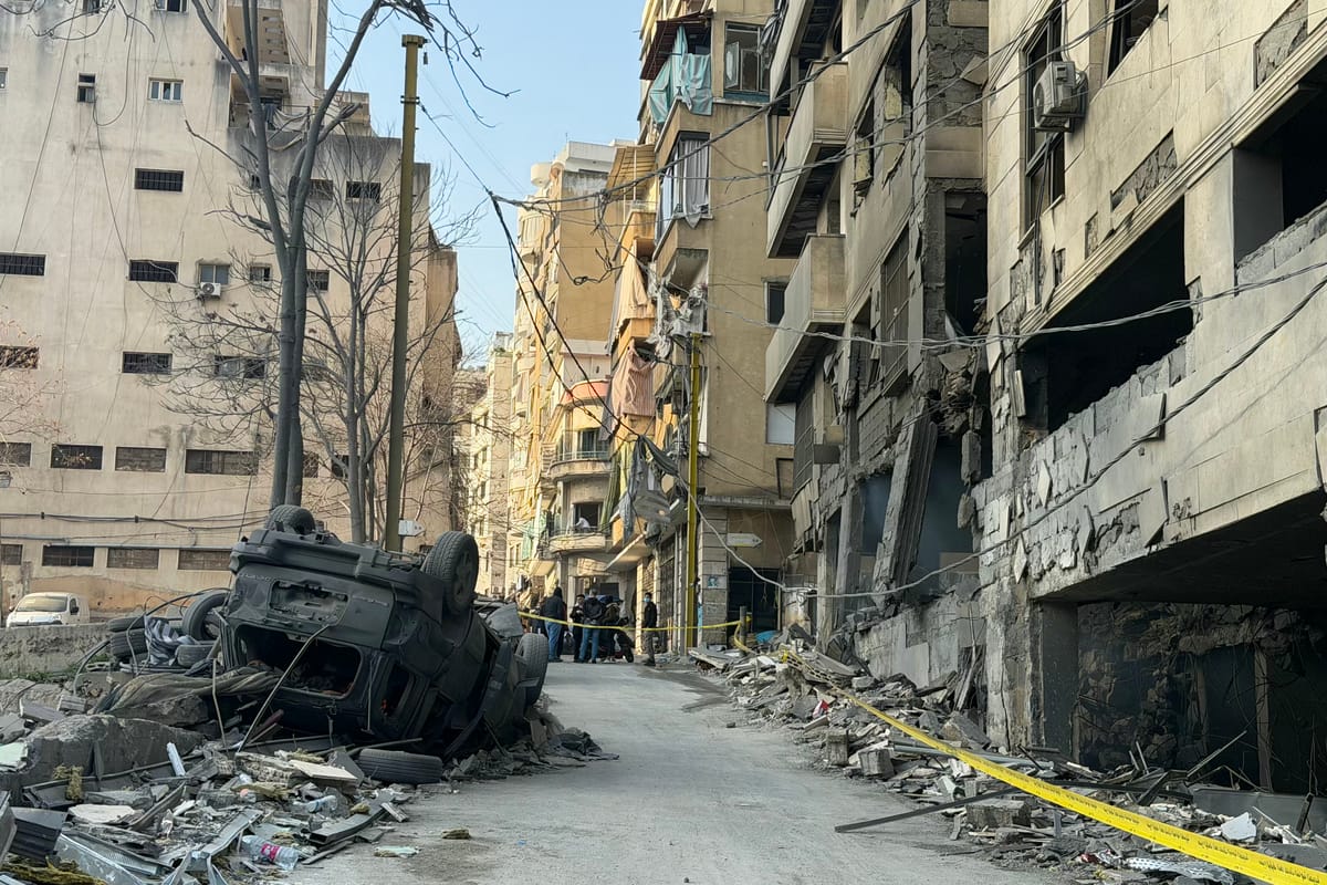 إسرائيل تقصف جسر عبور حزب الله.. وتهدد الضاحية من جديد