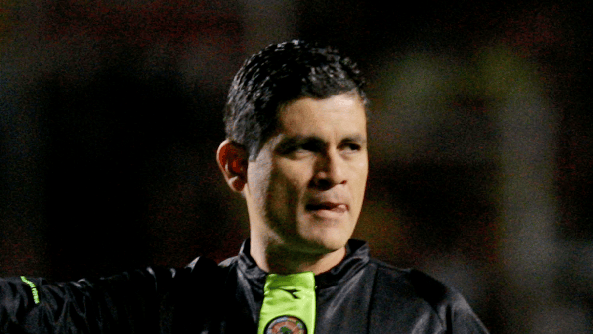 رئيس لجنة الحكام في مصر.. من هو أوسكار رويز؟