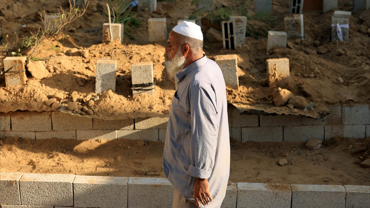"لا راحة للموتى".. إسرائيل تحارب "مقابر غزة"