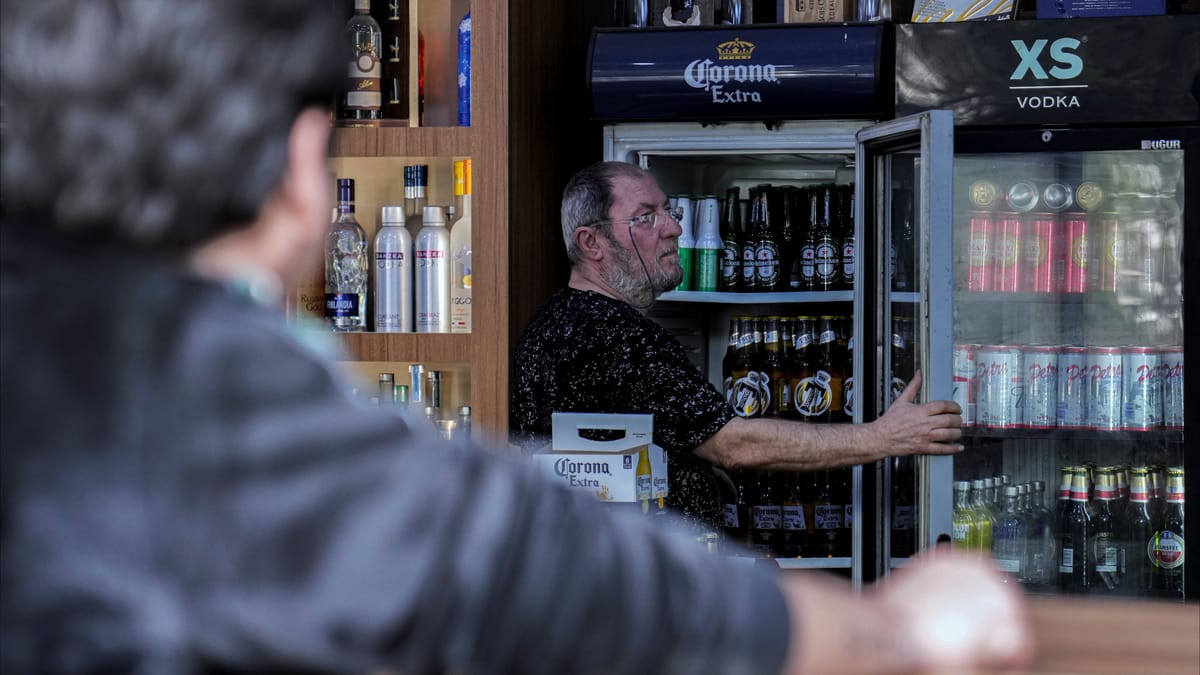 لماذا يثير حظر الكحول بالعراق مخاوف من انتشار المخدرات؟