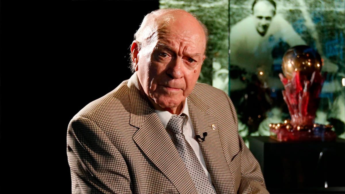 من هو بطل "الكرة الذهبية السوبر"؟