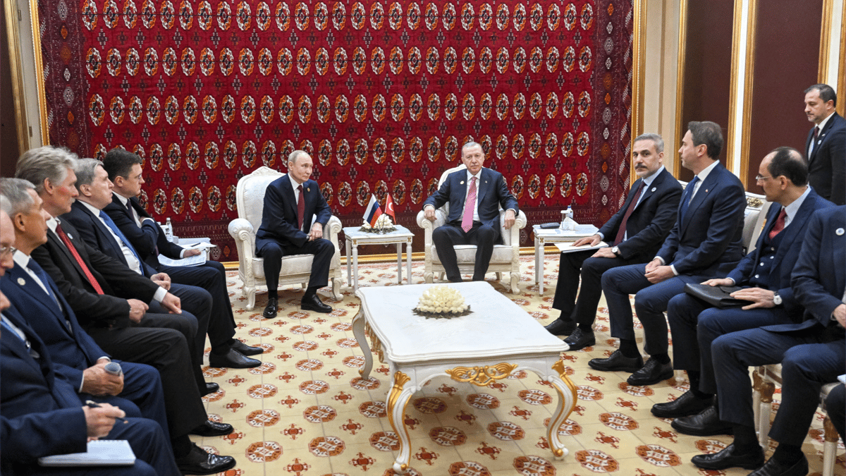 من بوتين إلى ترامب.. أردوغان: السلام ليس بعيدا