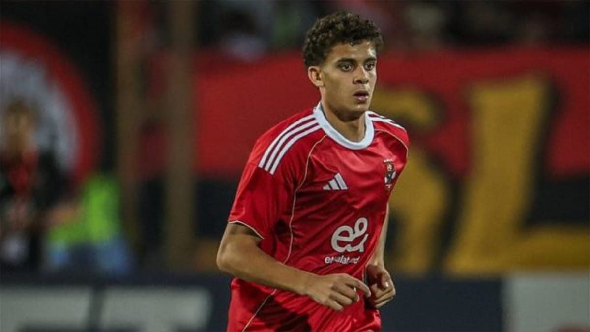 برشلونة يطارد موهبة الأهلي المصري