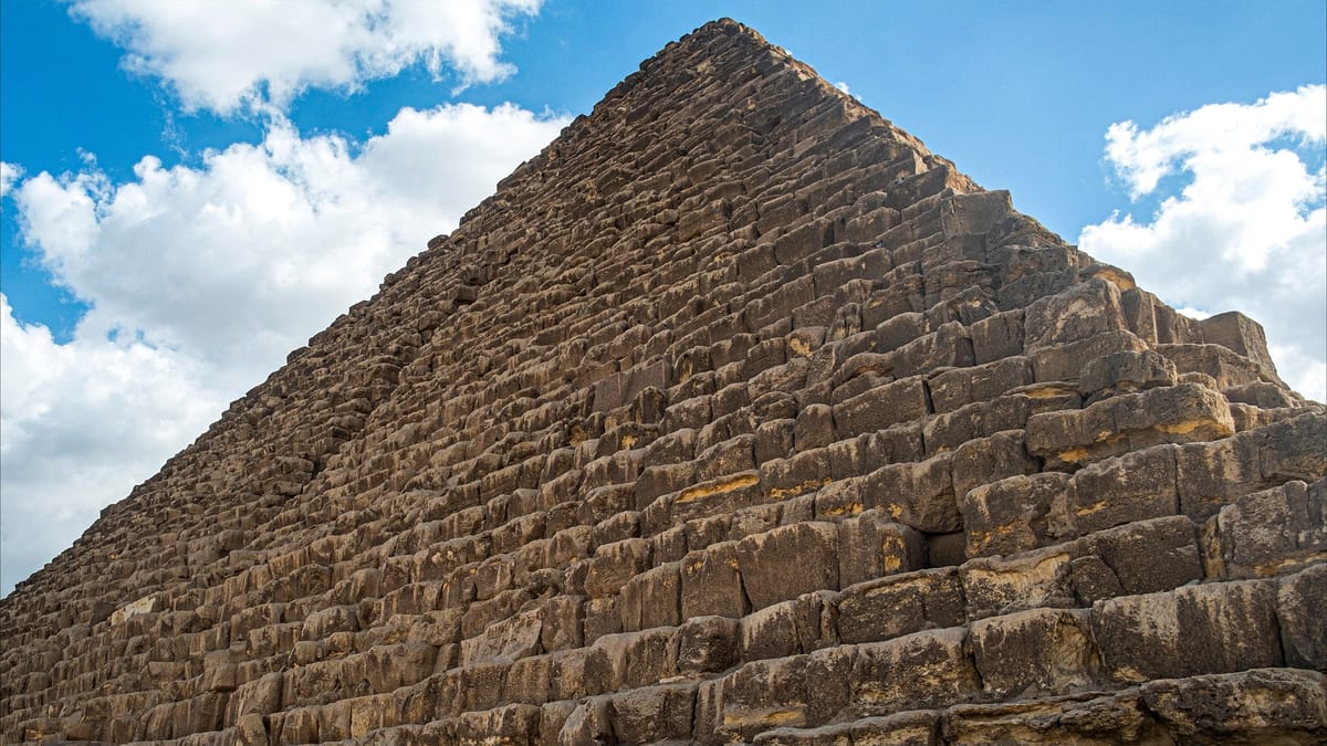 مصر تلغي مشروع "نيولوك" هرم منكاورع