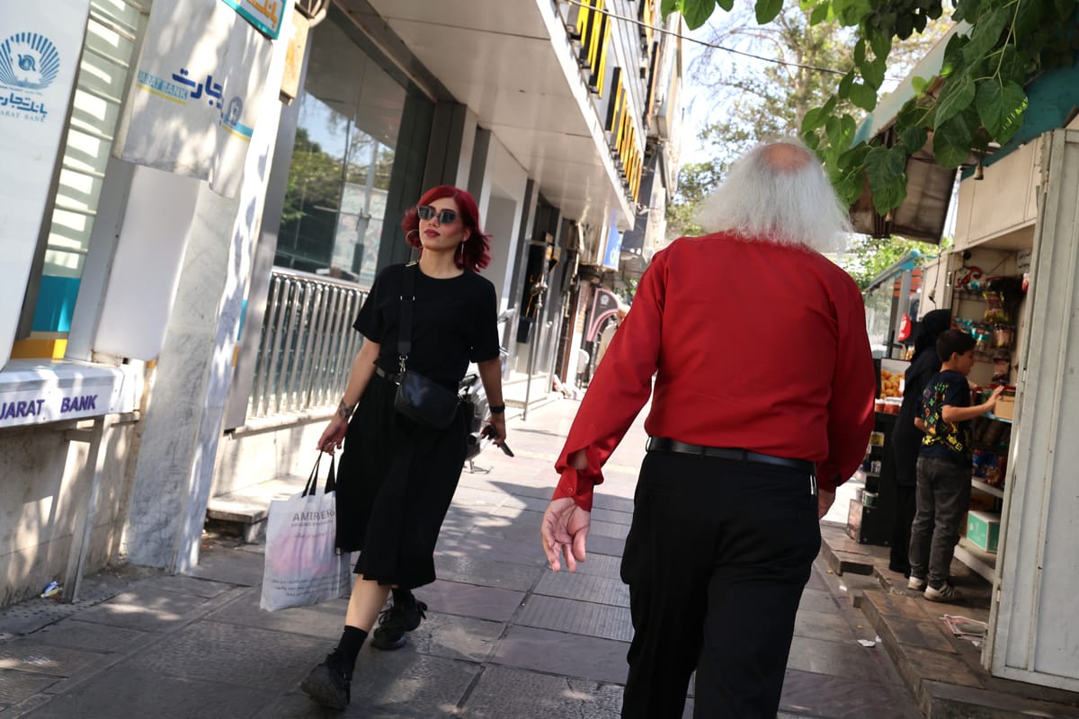 طهران تلاحق المغتربين.. منصة إلكترونية للإبلاغ عن "الخونة"