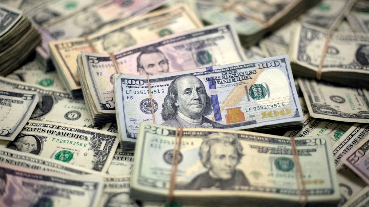 البنك الأهلي المصري يخفض فائدة الشهادات الدولارية