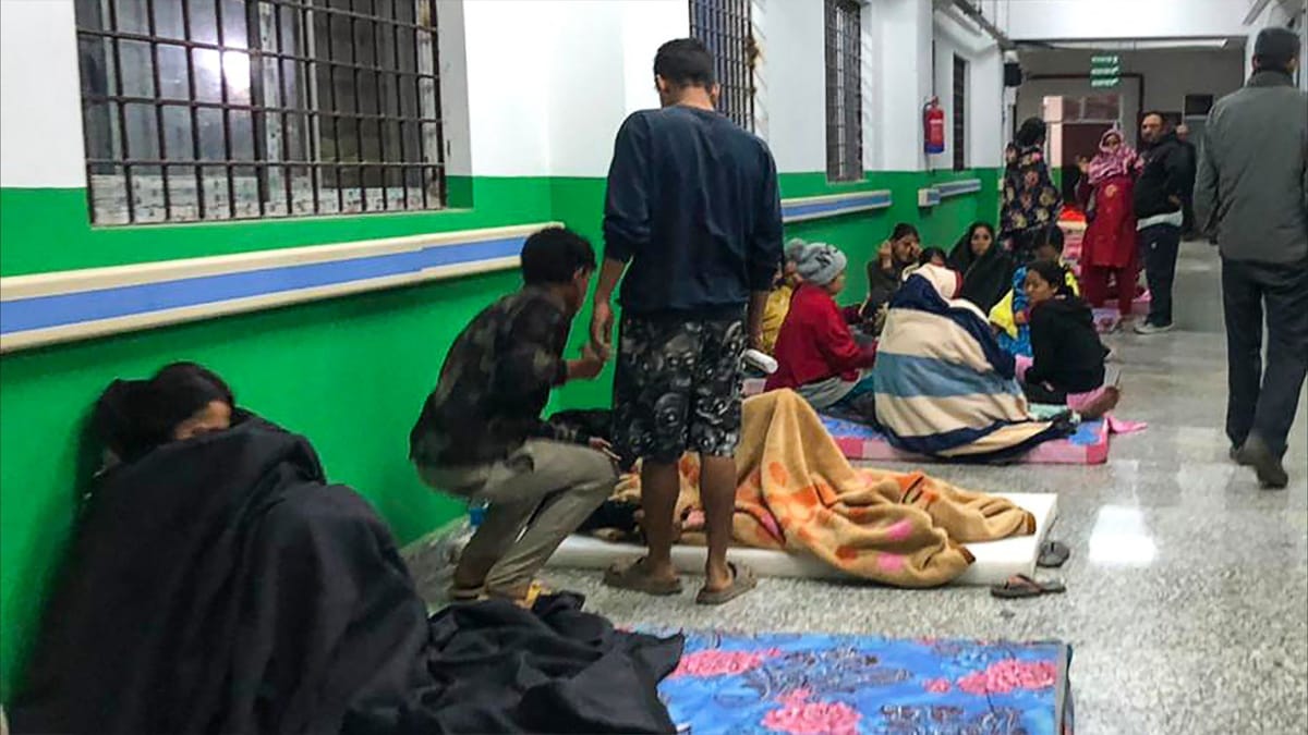 زلزال قوي يهز نيبال ويقتل 128 شخصا