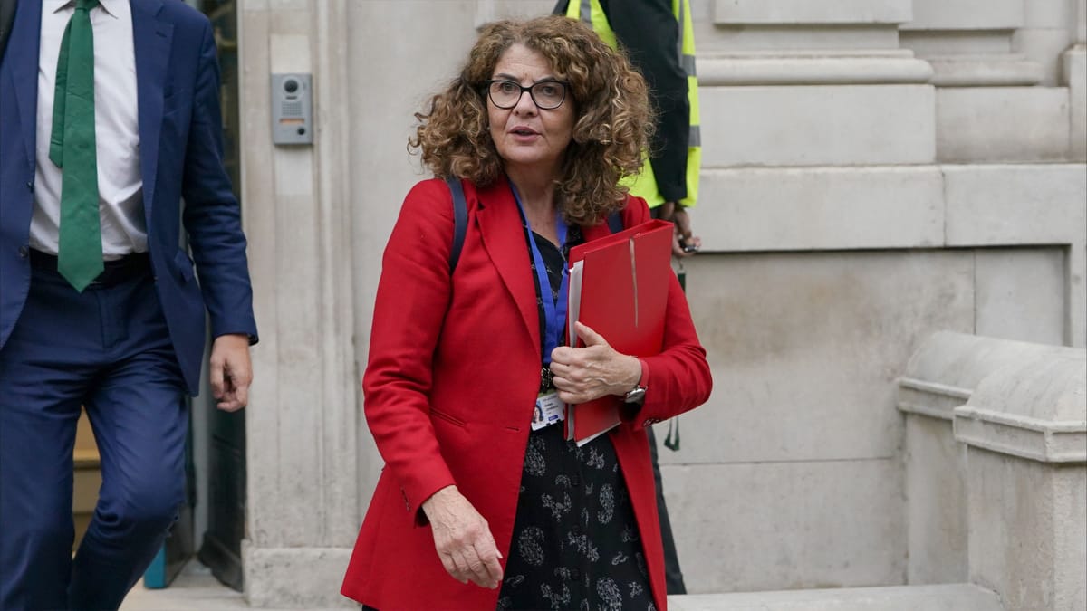 سرقة حقيبة وزيرة "مكافحة الجريمة البريطانية"