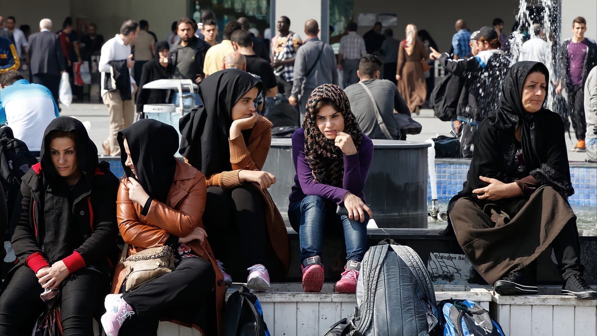 إيران تستأنف الملاحة الجوية