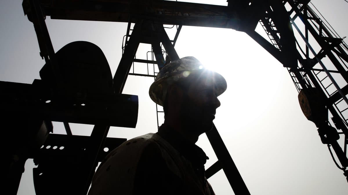 برميل النفط يتجاوز عتبة الـ١٠٠ دولار