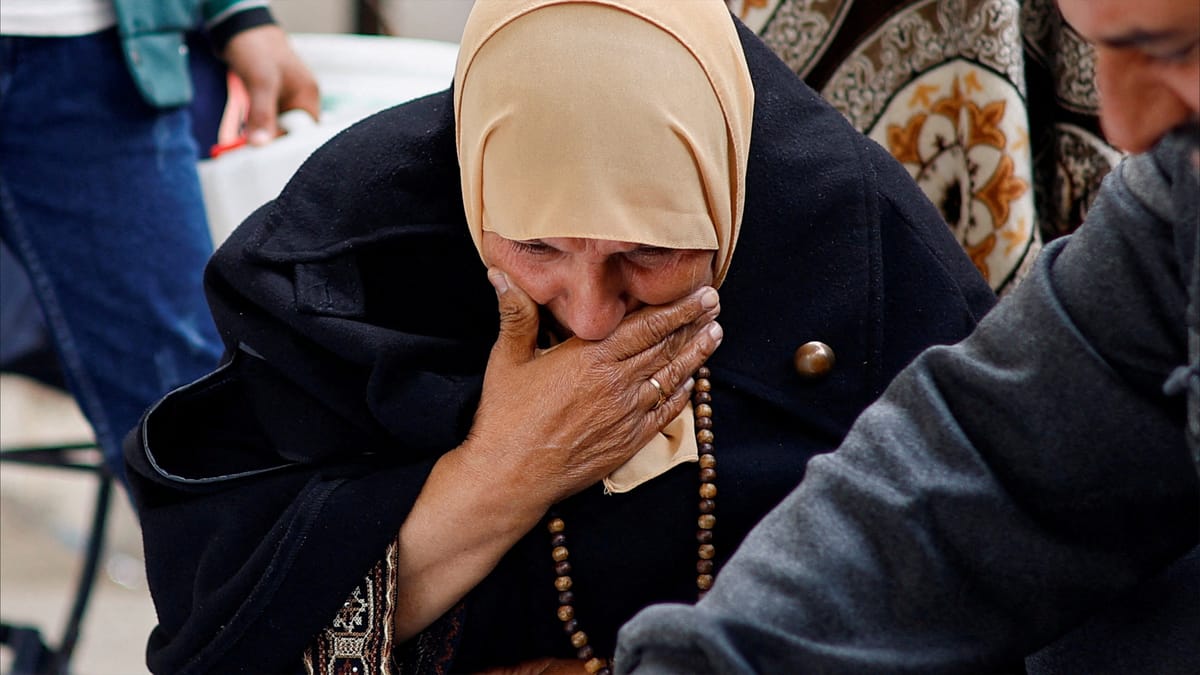 غزة تدفن عشرات الجثث أعادتها إسرائيل