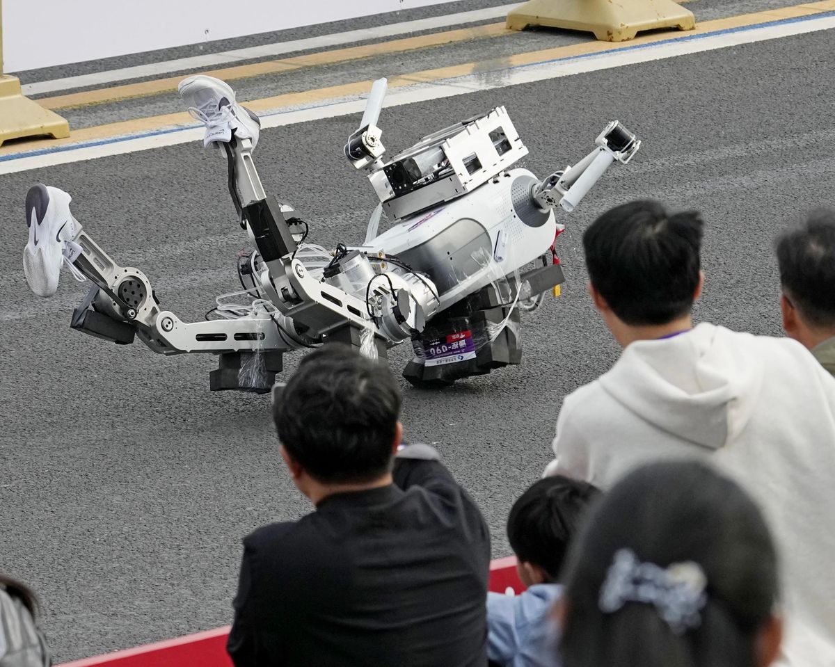 ميتا تخضع للصين وتتنازل عن "مانوس"